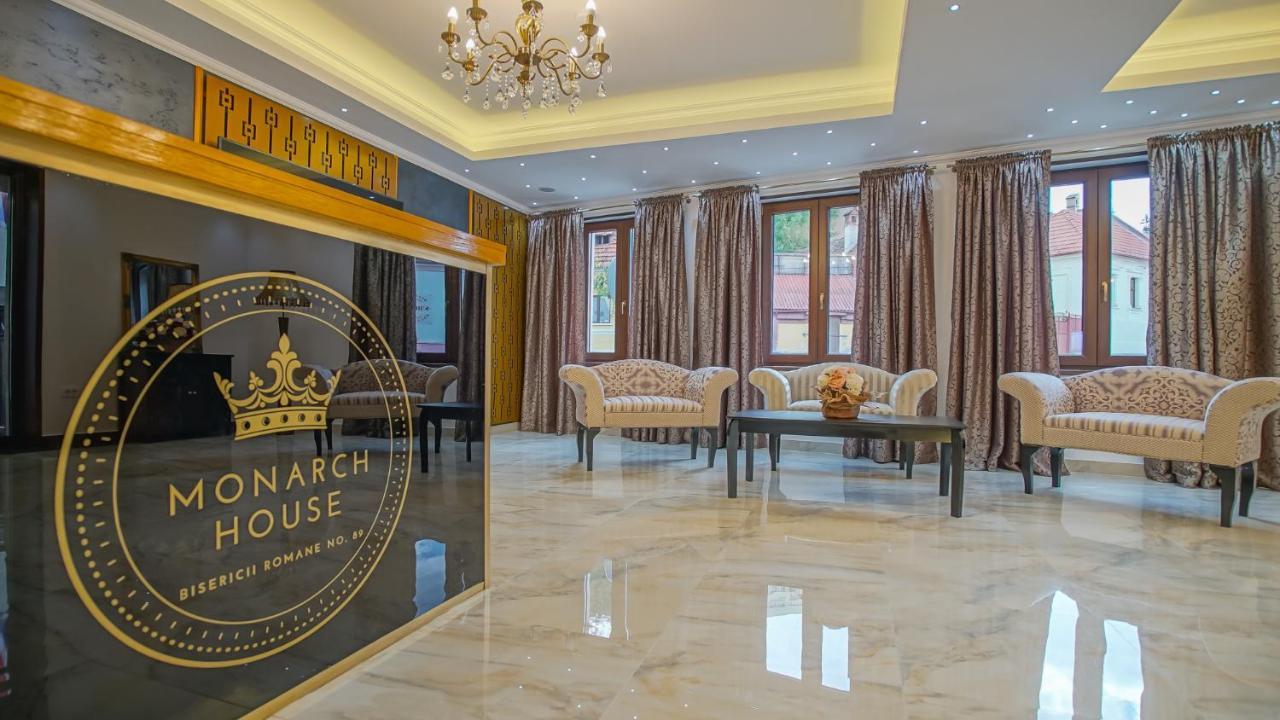 Отель Monarch House Брашов Экстерьер фото